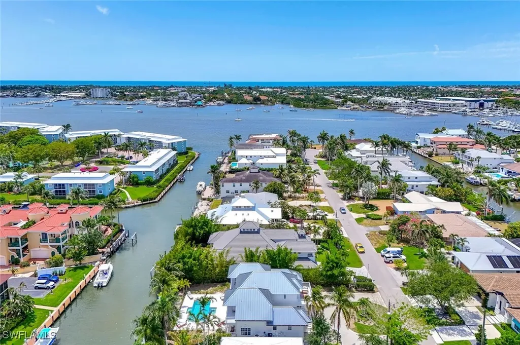 1500 Pelican Avenue Naples FL 34102