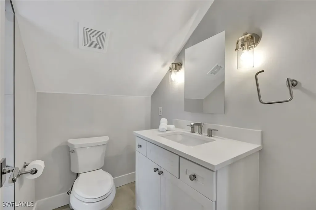 1500 Pelican Avenue Naples FL 34102