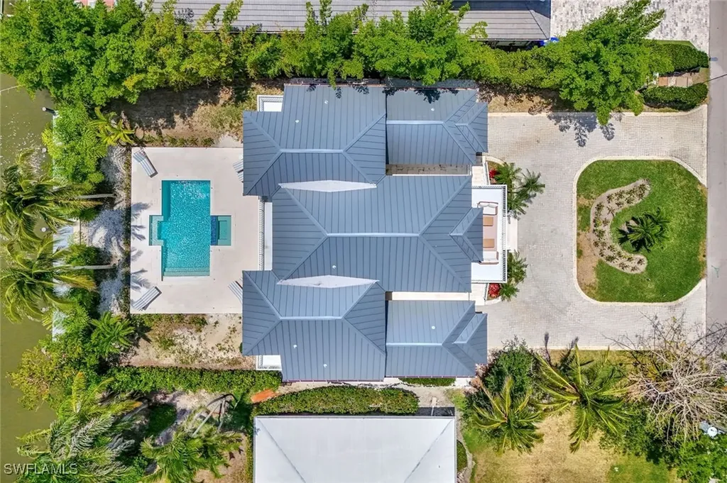 1500 Pelican Avenue Naples FL 34102