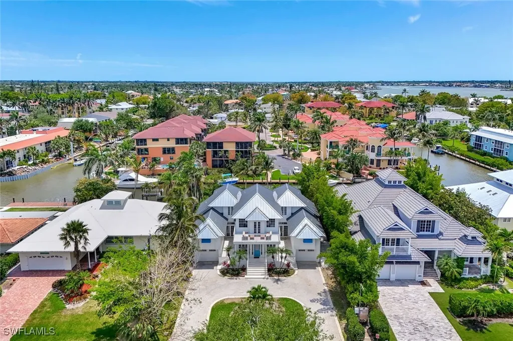 1500 Pelican Avenue Naples FL 34102