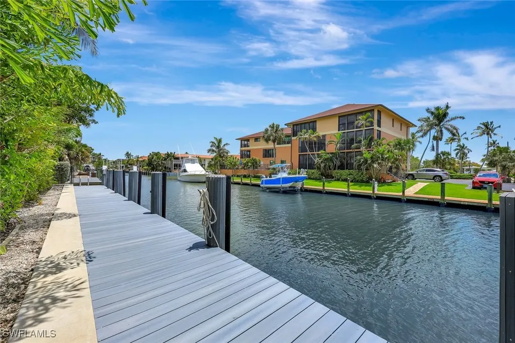 1500 Pelican Avenue Naples FL 34102