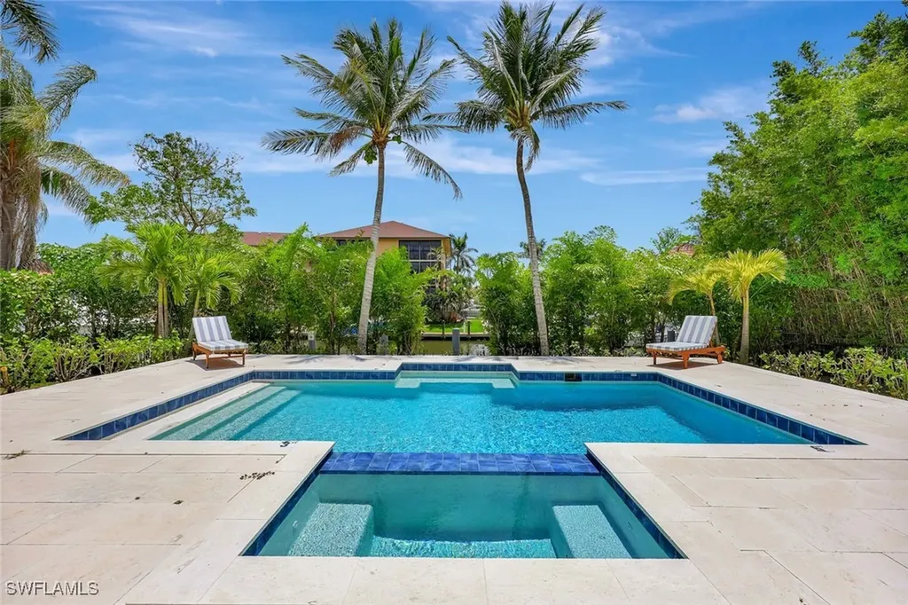 1500 Pelican Avenue Naples FL 34102