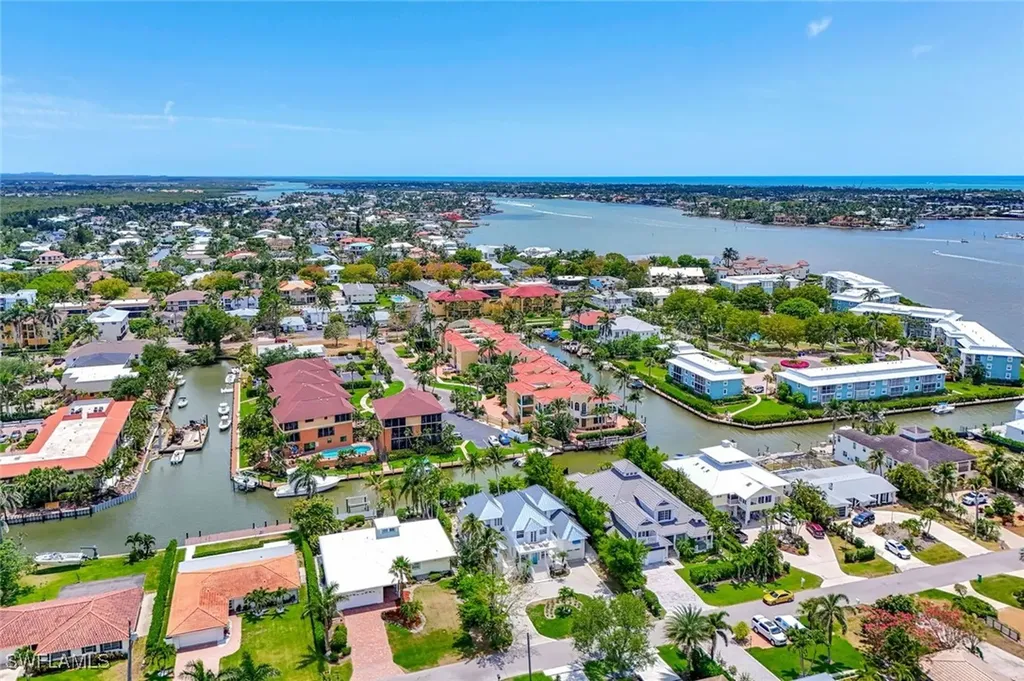 1500 Pelican Avenue Naples FL 34102