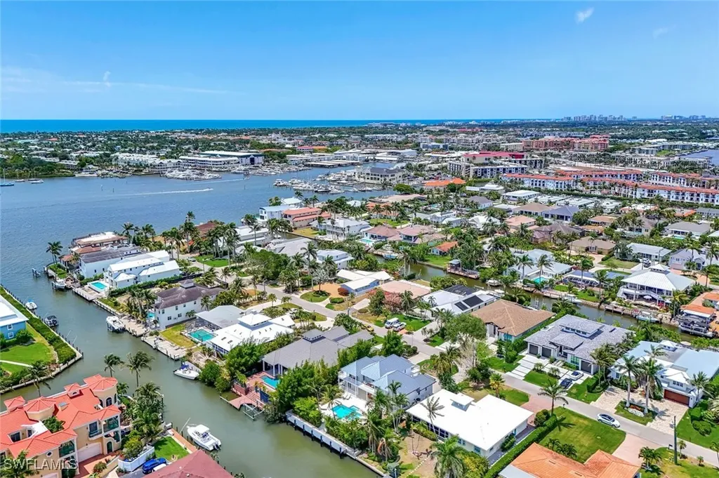 1500 Pelican Avenue Naples FL 34102