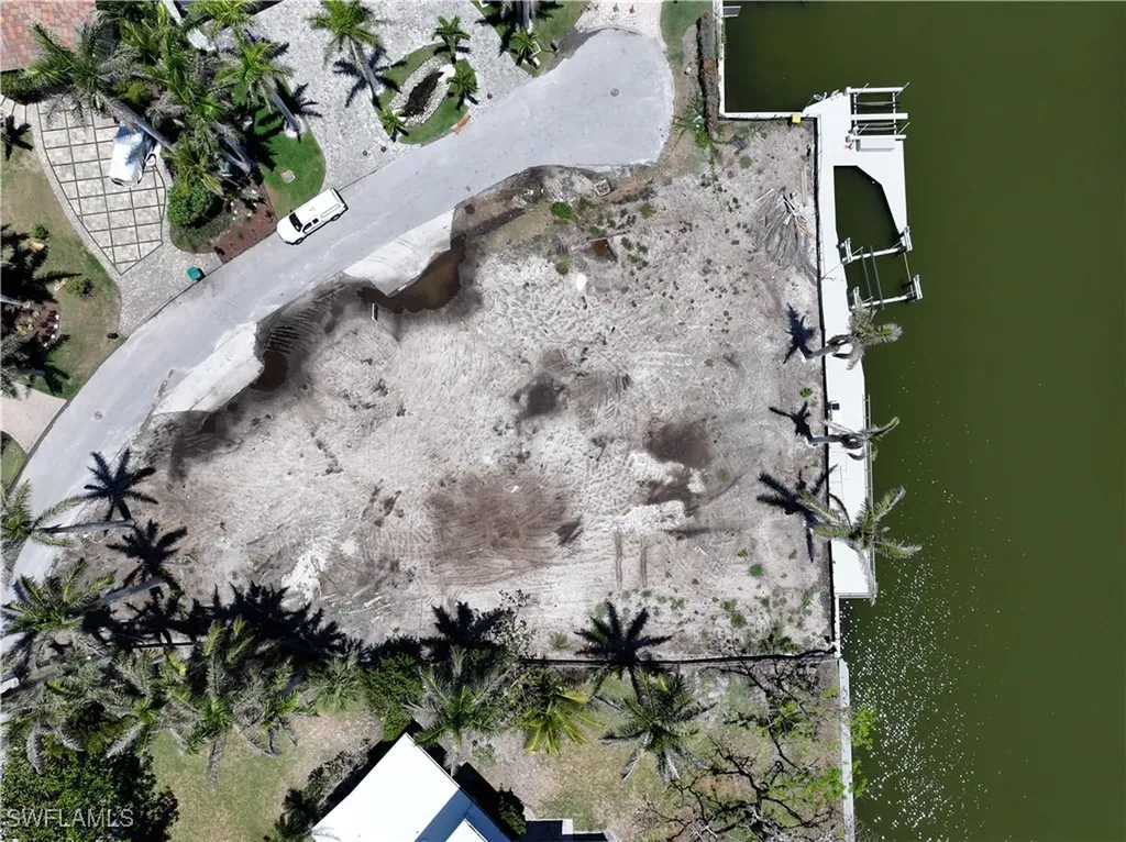 230 Seabreeze Avenue Naples FL 34108