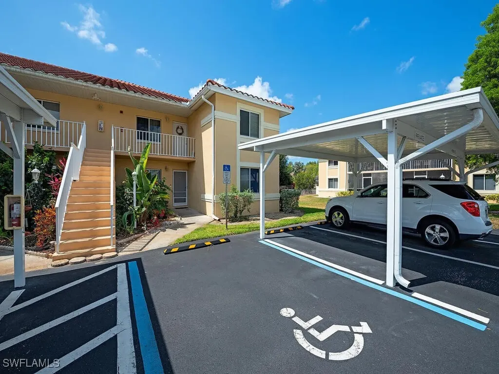 208 Furse Lakes Circle Naples FL 34104