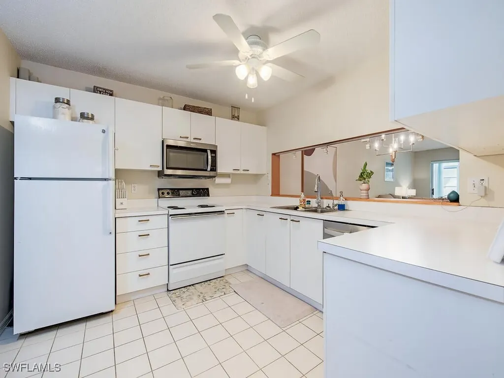 208 Furse Lakes Circle Naples FL 34104