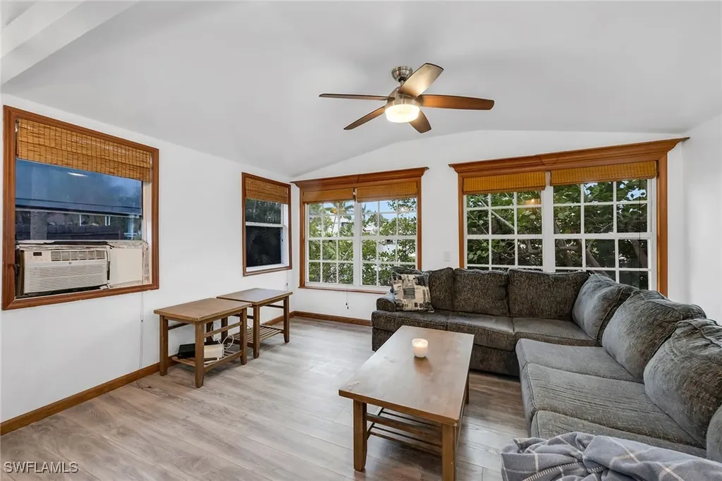 3261 Lakeview Drive Naples FL 34112