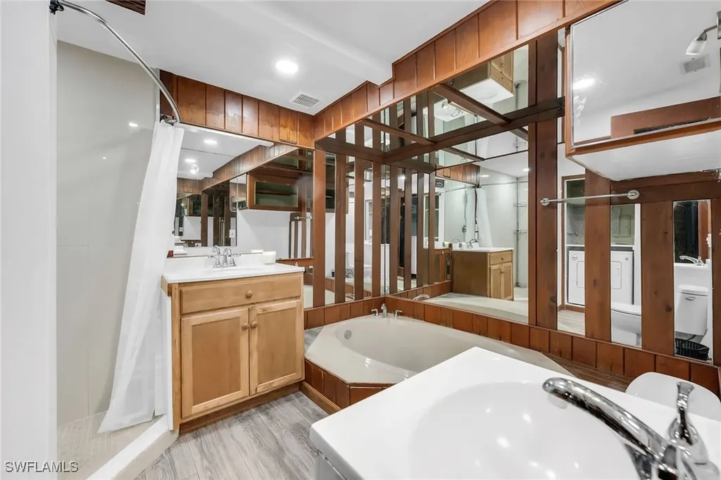 3261 Lakeview Drive Naples FL 34112