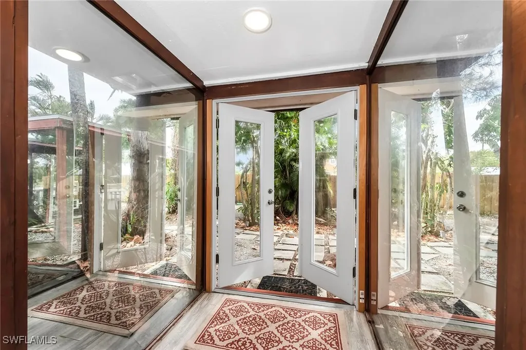 3261 Lakeview Drive Naples FL 34112