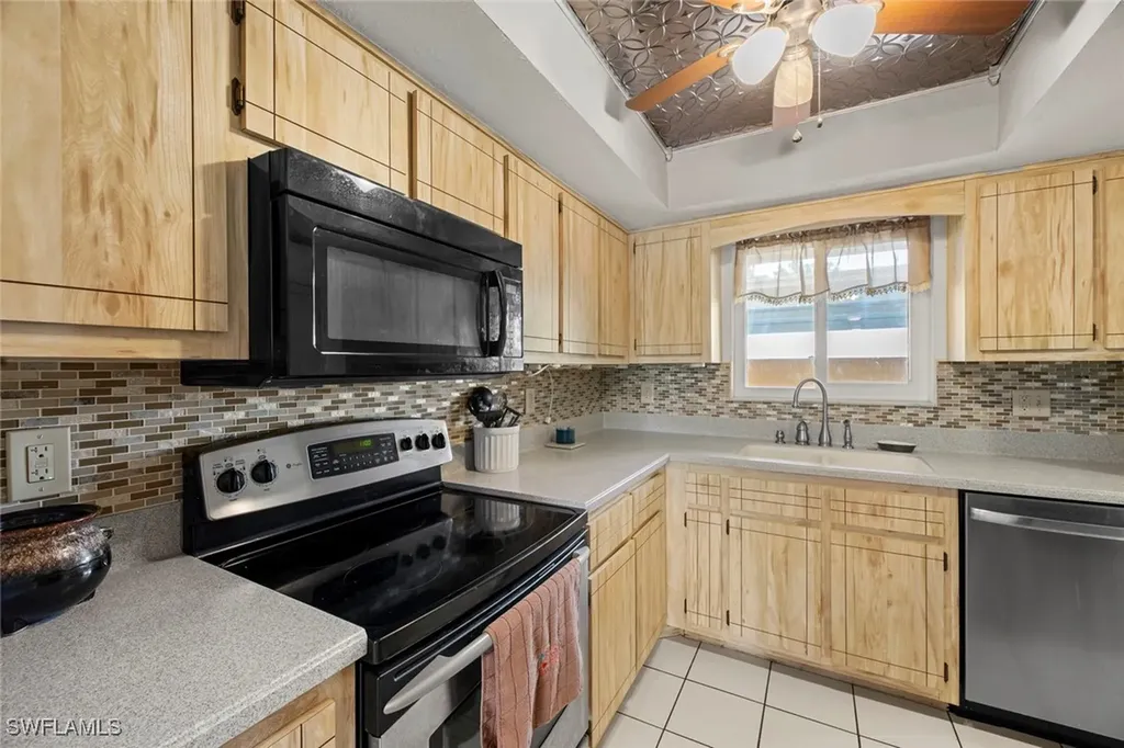 1206 SE 40th Street Cape Coral FL 33904