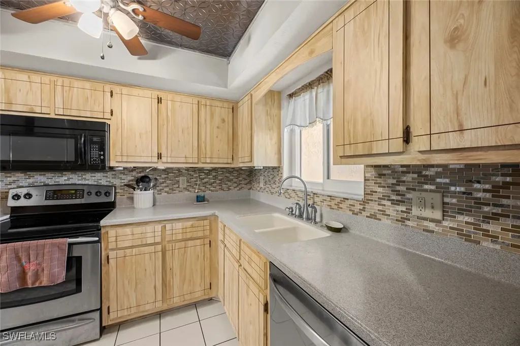 1206 SE 40th Street Cape Coral FL 33904