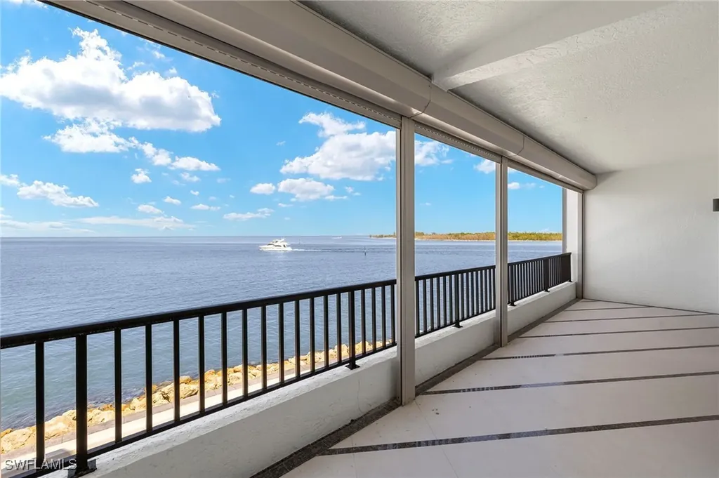 625 La Peninsula Boulevard Naples FL 34113