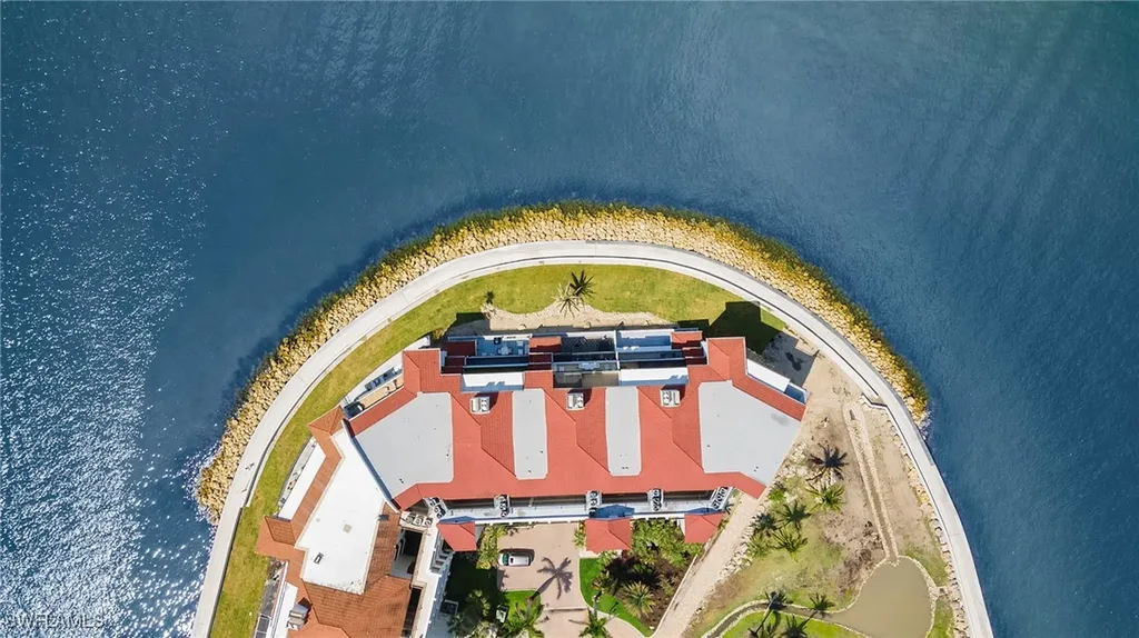 625 La Peninsula Boulevard Naples FL 34113