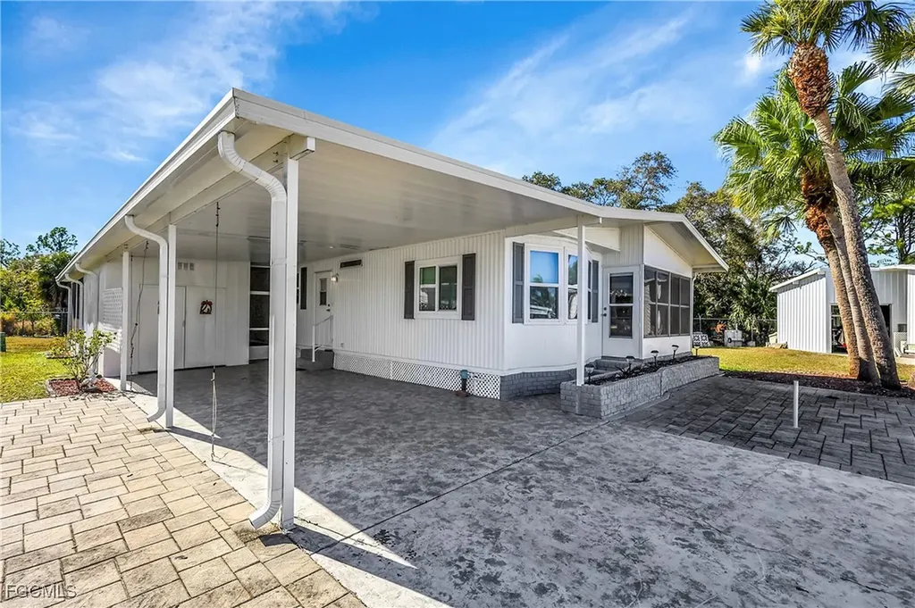 366 Middlecoff Court North Fort Myers FL 33903