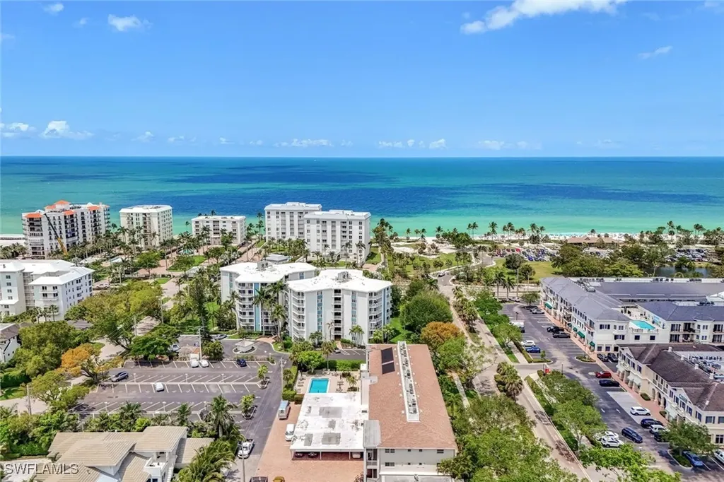 232 Banyan Boulevard Naples FL 34102