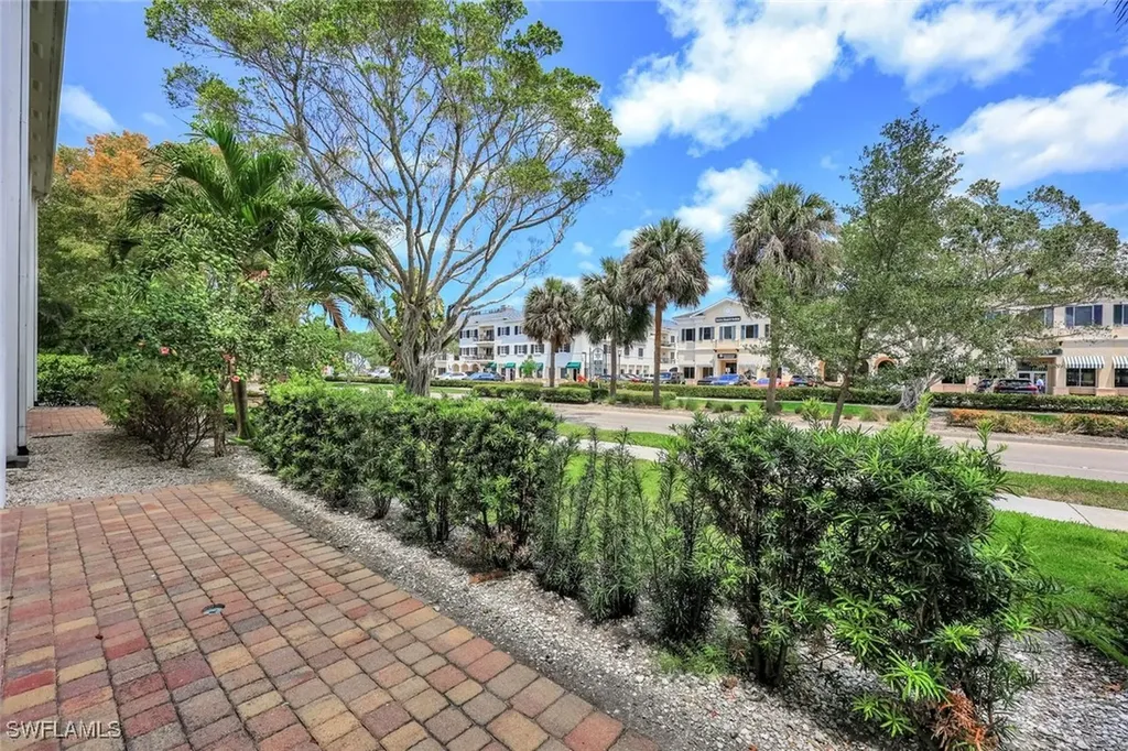232 Banyan Boulevard Naples FL 34102