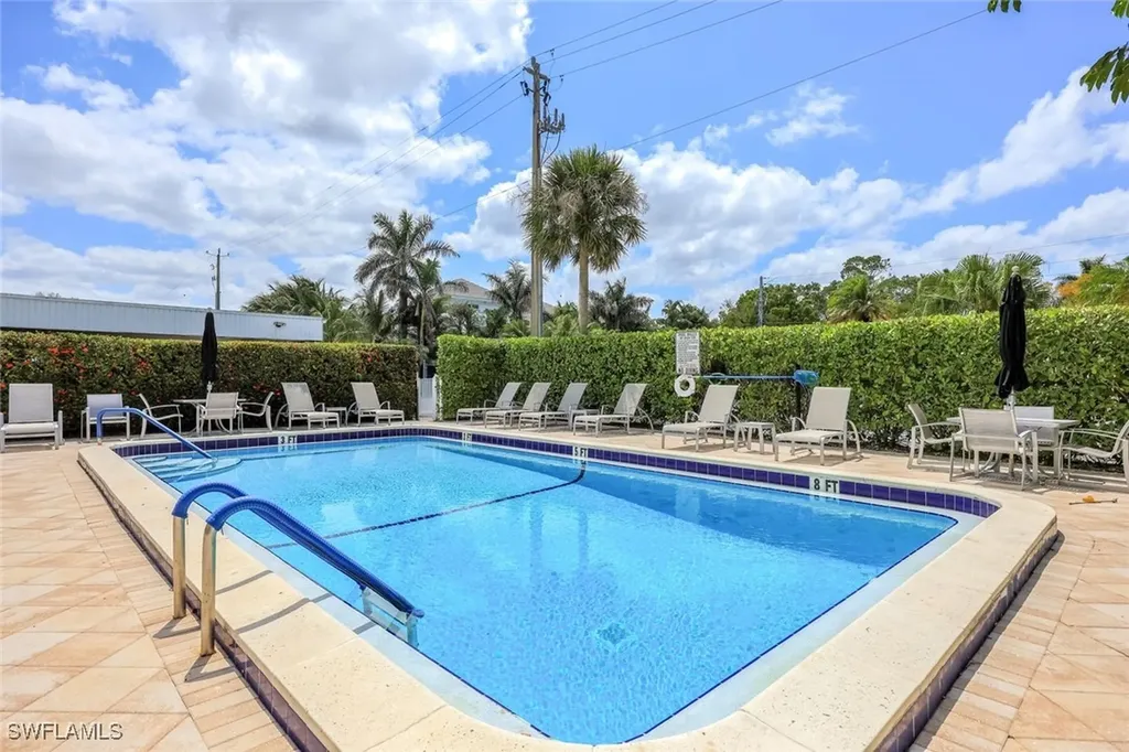 232 Banyan Boulevard Naples FL 34102