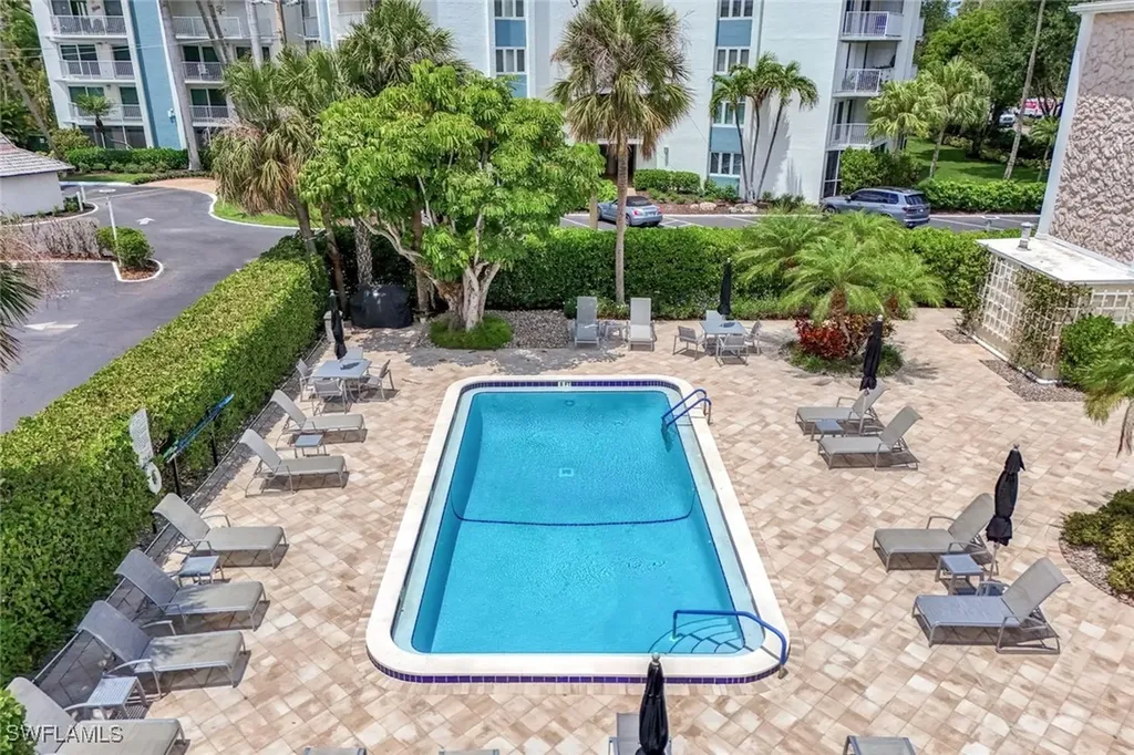 232 Banyan Boulevard Naples FL 34102
