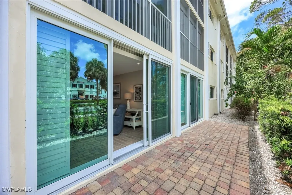 232 Banyan Boulevard Naples FL 34102