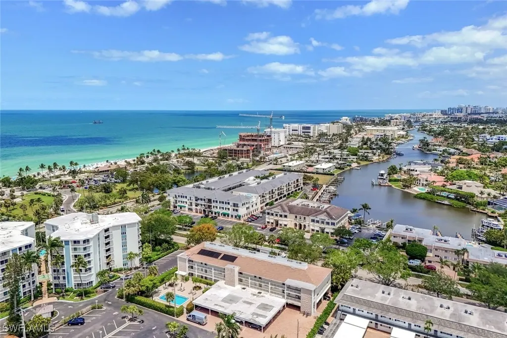 232 Banyan Boulevard Naples FL 34102