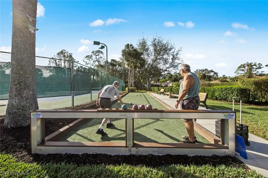 7800 Woodbrook Circle Naples FL 34104