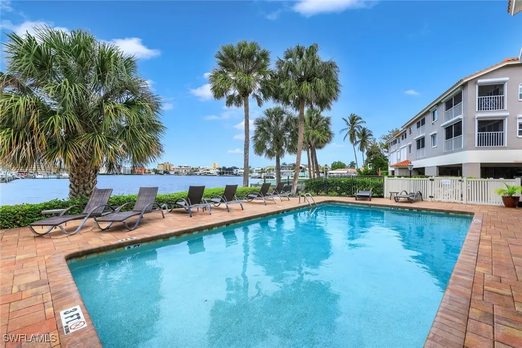 9101 Vanderbilt Drive Naples FL 34108