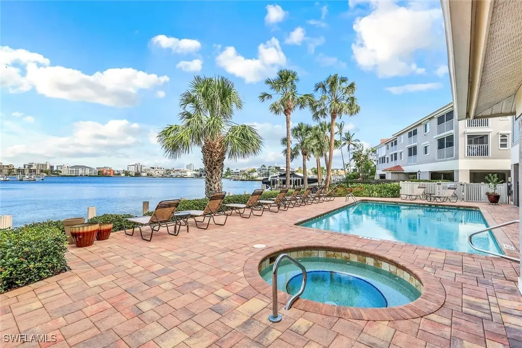 9101 Vanderbilt Drive Naples FL 34108