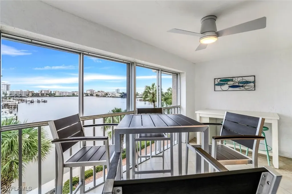 9101 Vanderbilt Drive Naples FL 34108