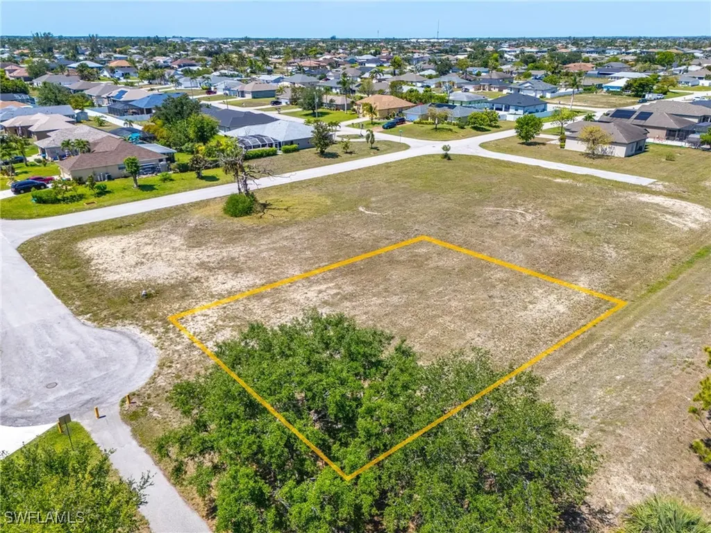 2418 SW 11th Avenue Cape Coral FL 33914