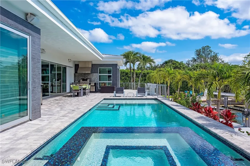 1807 Snook Drive Naples FL 34102