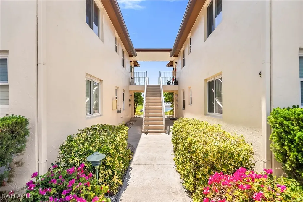 1155 Sandpiper Street Naples FL 34102