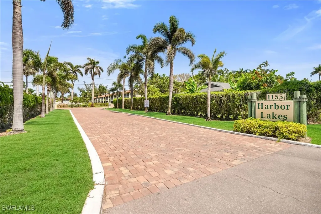 1155 Sandpiper Street Naples FL 34102