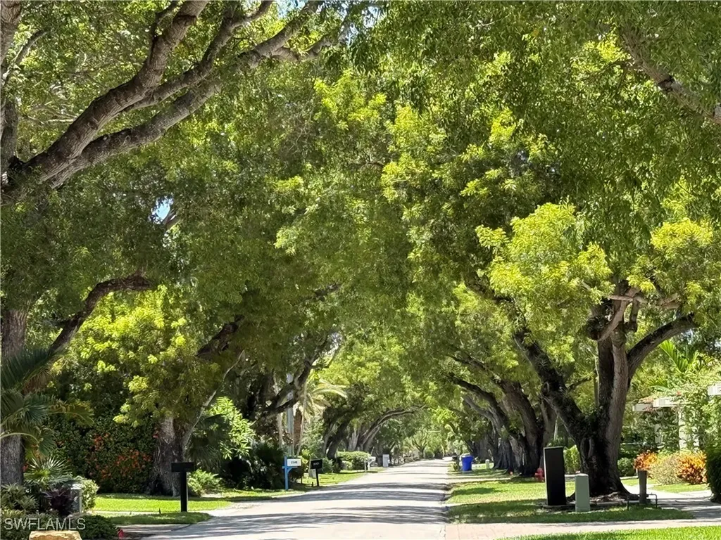 1523 Chesapeake Avenue Naples FL 34102