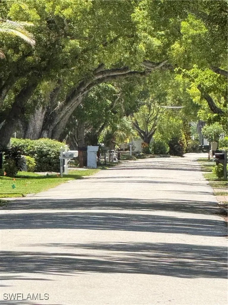 1523 Chesapeake Avenue Naples FL 34102