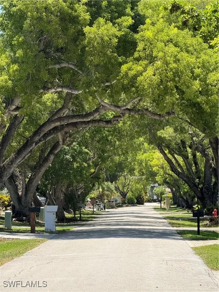 1523 Chesapeake Avenue Naples FL 34102