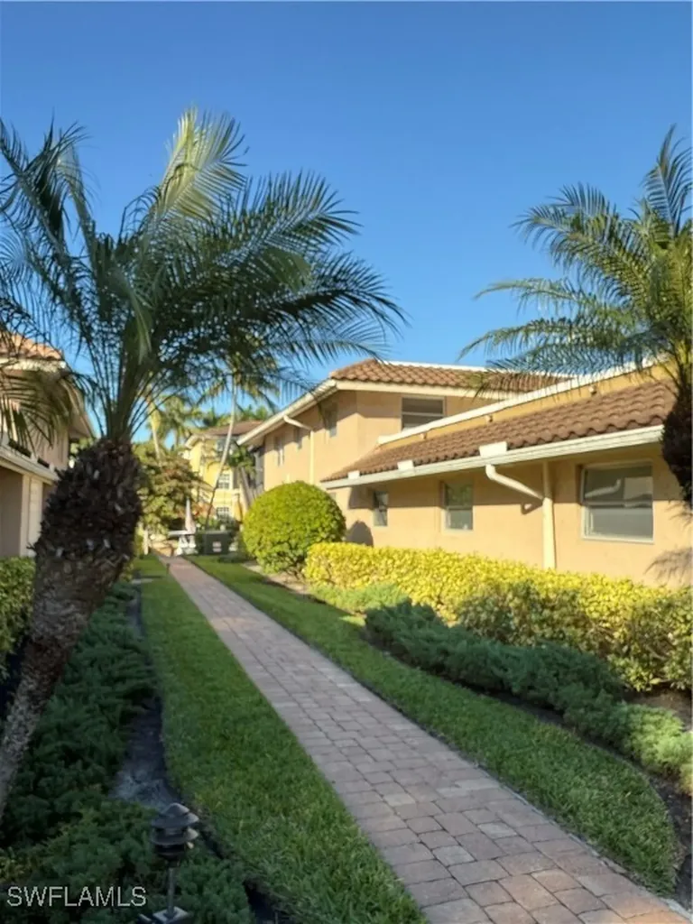 1523 Chesapeake Avenue Naples FL 34102