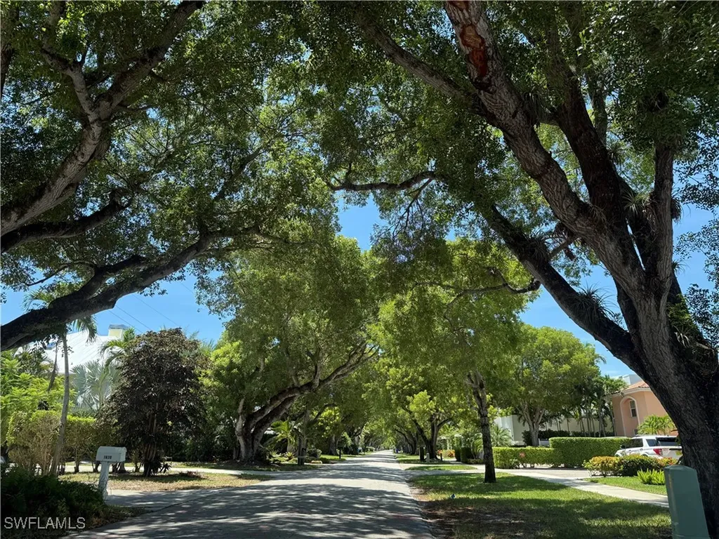 1523 Chesapeake Avenue Naples FL 34102