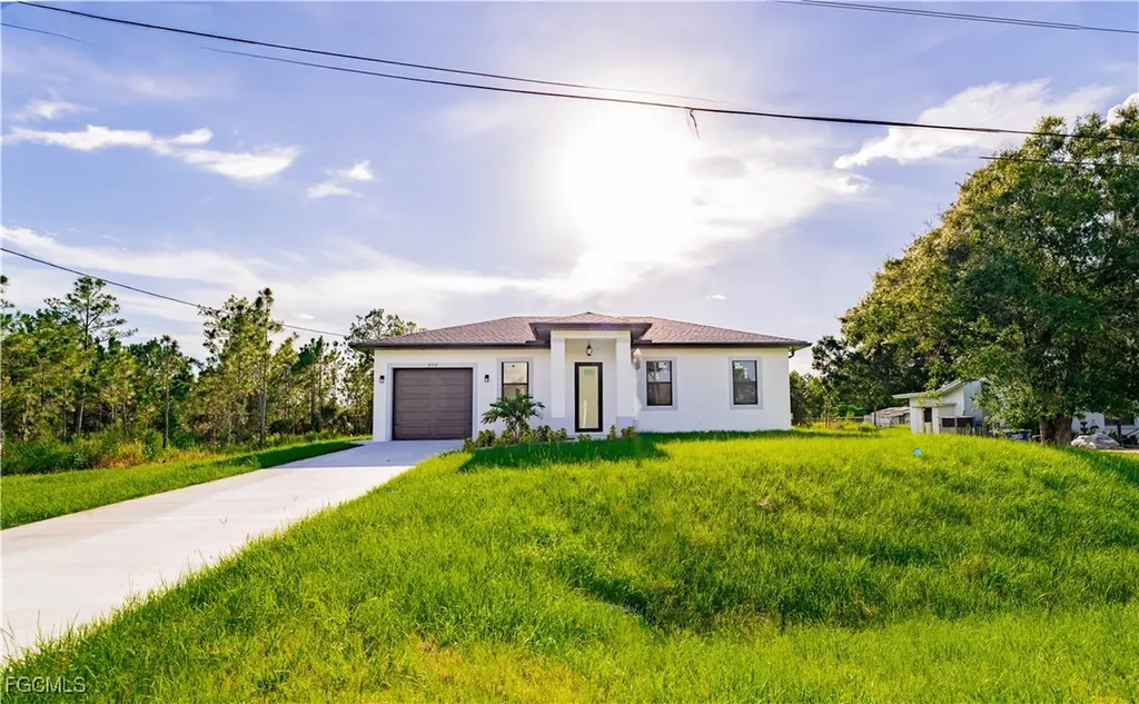 919 Glenn Avenue Lehigh Acres FL 33972