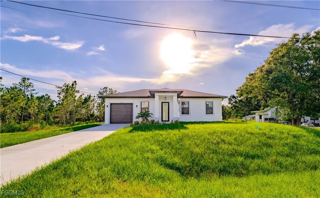 919 Glenn Avenue Lehigh Acres FL 33972