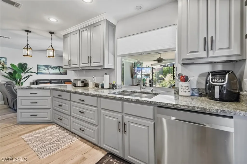 206 SE 45th Terrace Cape Coral FL 33904