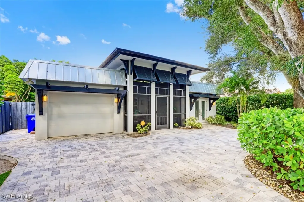 1199 9th Avenue N Naples FL 34102