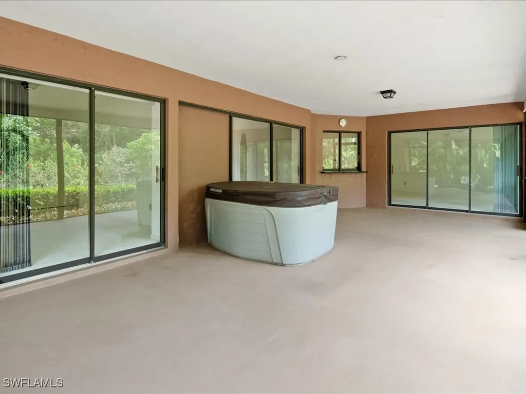 10421 Regent Circle Naples FL 34109