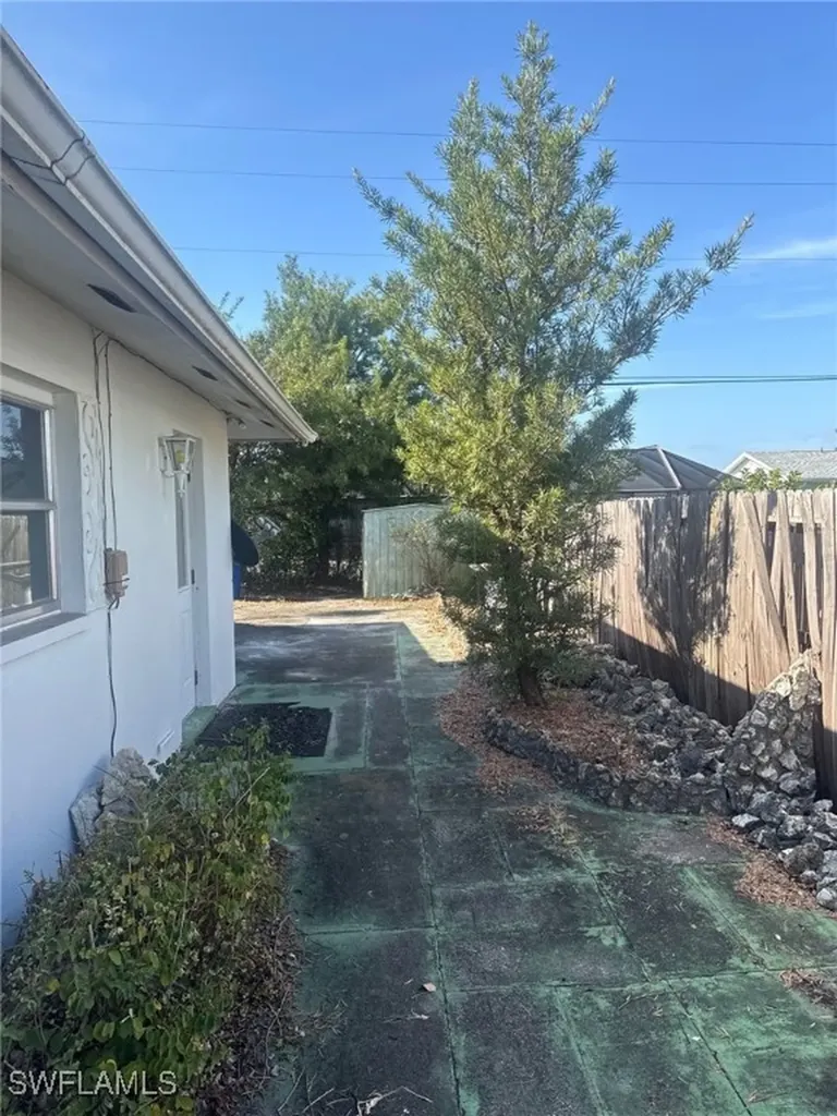 941 Jasmine Street North Fort Myers FL 33903