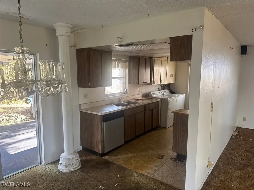 941 Jasmine Street North Fort Myers FL 33903