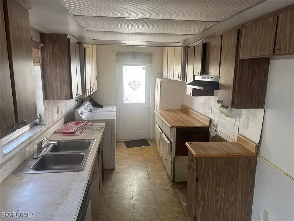 941 Jasmine Street North Fort Myers FL 33903