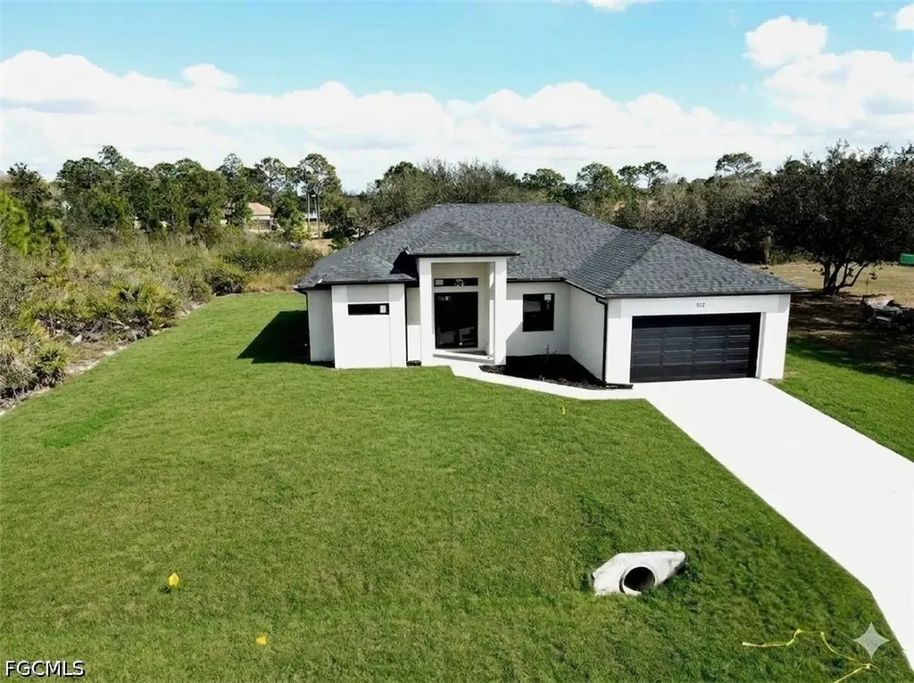 812 Hibiscus Avenue Lehigh Acres FL 33972