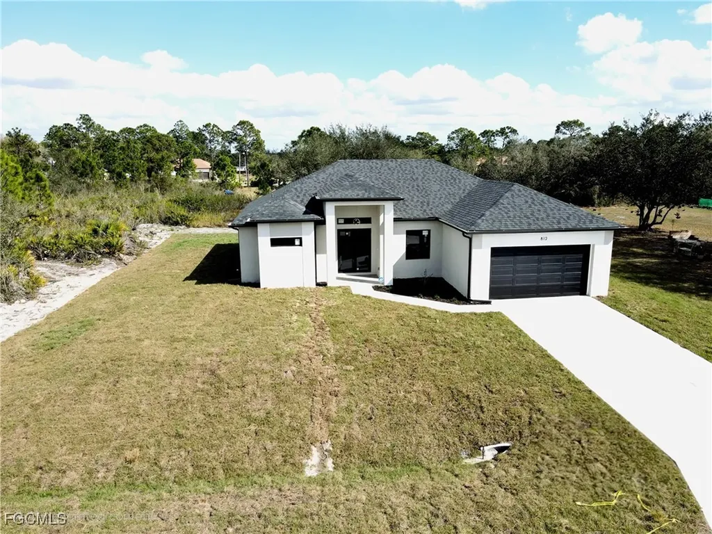 812 Hibiscus Avenue Lehigh Acres FL 33972