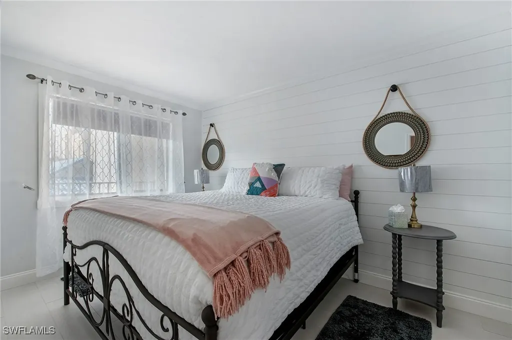 260 Southbay Drive Naples FL 34108