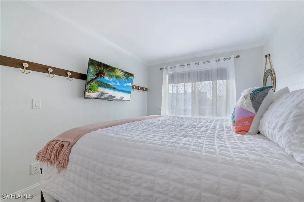 260 Southbay Drive Naples FL 34108